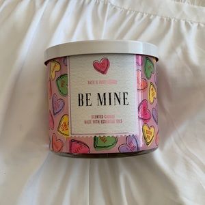 Bath and body works 3 wick candle (new)